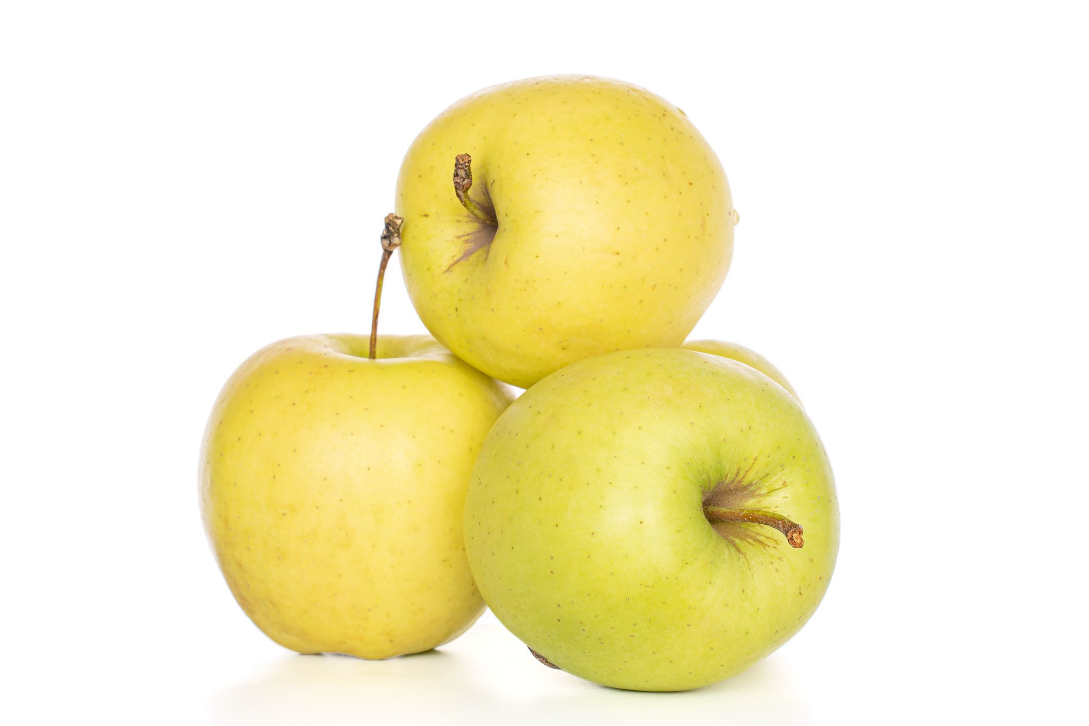 https://hips.hearstapps.com/hmg-prod/images/types-of-apples-golden-delicious-1658526084.jpeg
