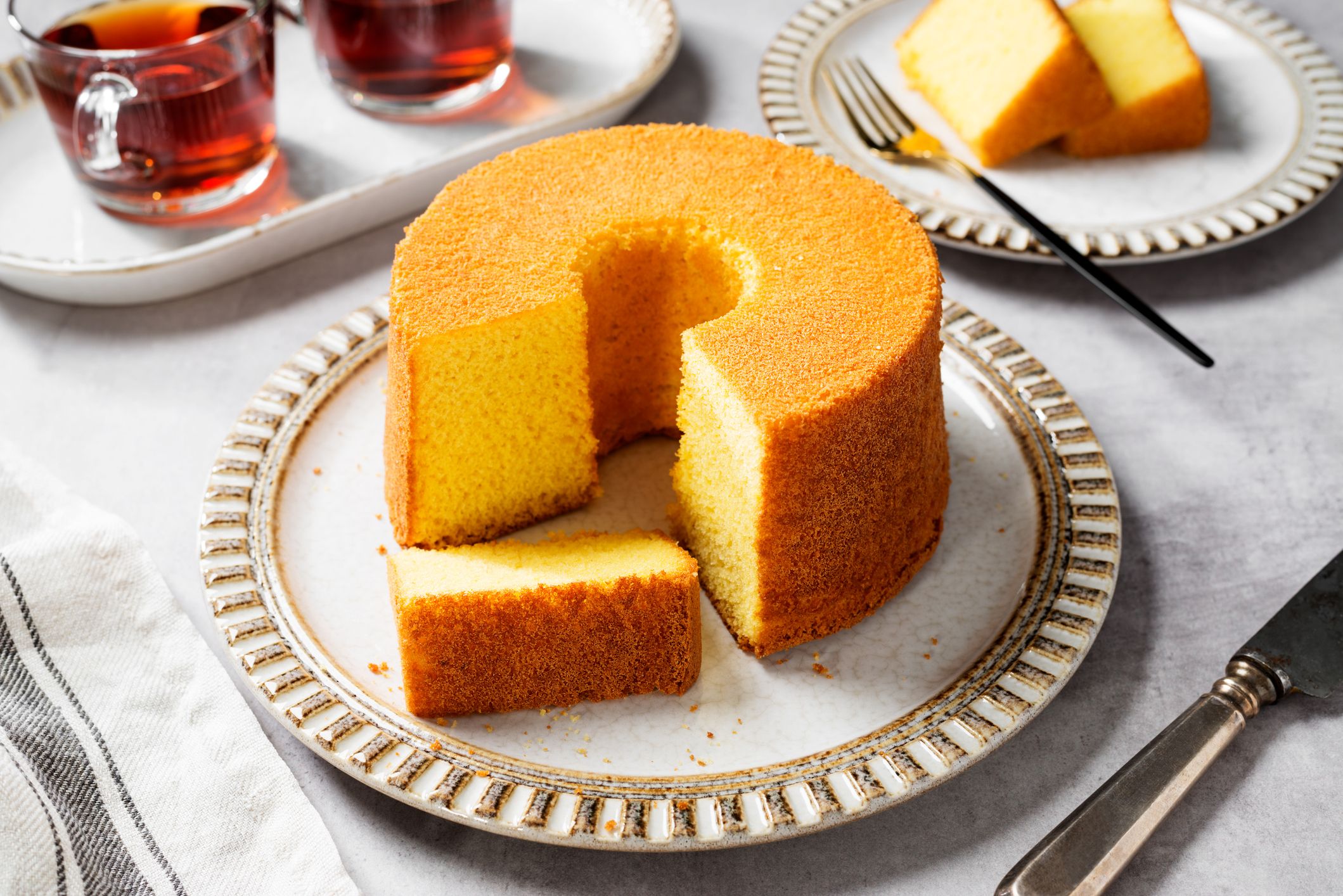 What's the Difference Between Sponge, Genoise and Chiffon Cakes? -  Delishably