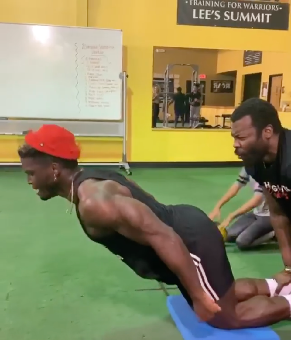 Tyreek Hill shares workout video of “Nordic hamstring curls”