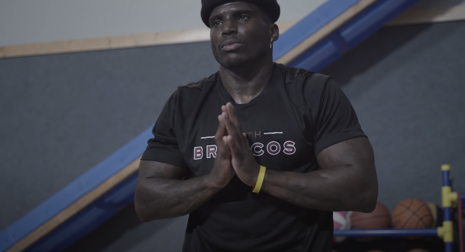 Tyreek Hill Shares a Video of His Yoga Workout Routine