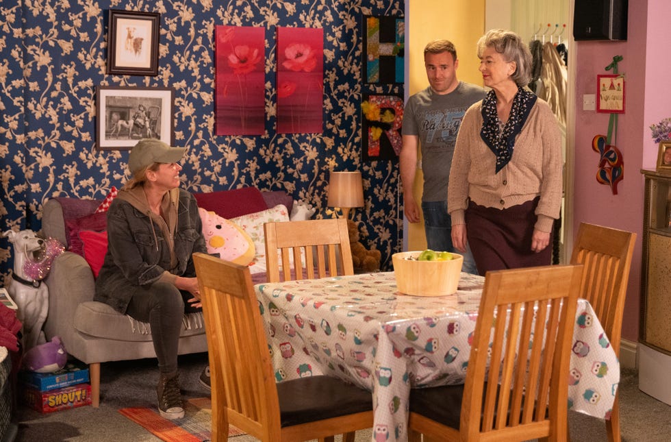 Coronation Street first look as Cassie meets her son Tyrone