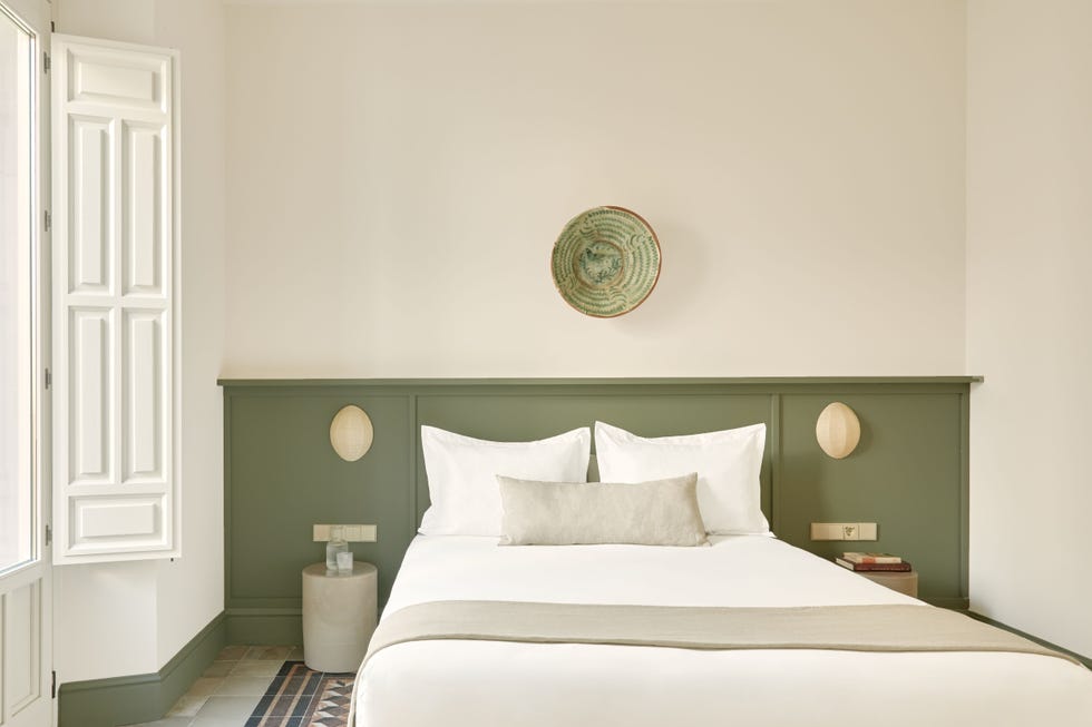esta reforma le da a un edificio senorial de granada una segunda vida gracias a unos preciosos apartamentos turisticos