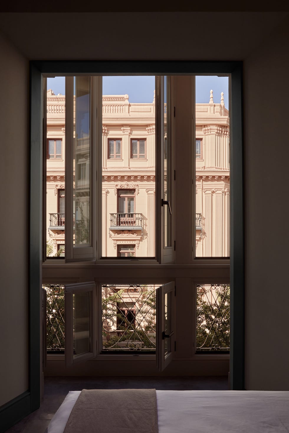 esta reforma le da a un edificio senorial de granada una segunda vida gracias a unos preciosos apartamentos turisticos