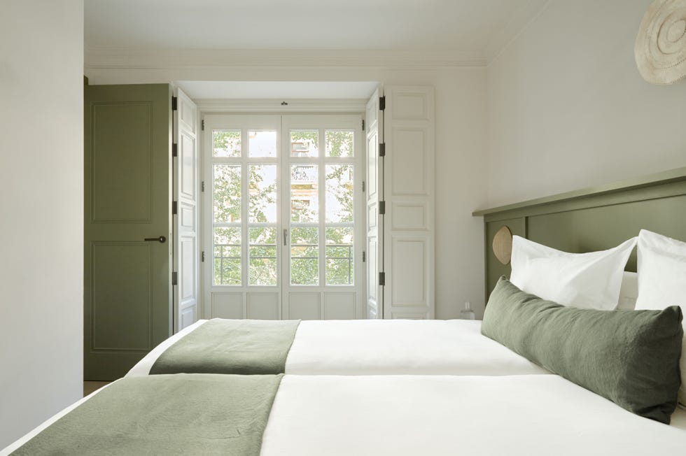 esta reforma le da a un edificio senorial de granada una segunda vida gracias a unos preciosos apartamentos turisticos