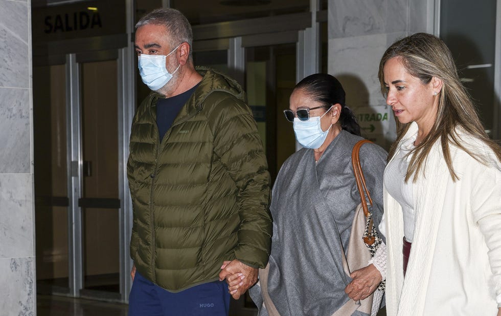 isabel pantoja con su hermano agustin en el hospital de gran canaria