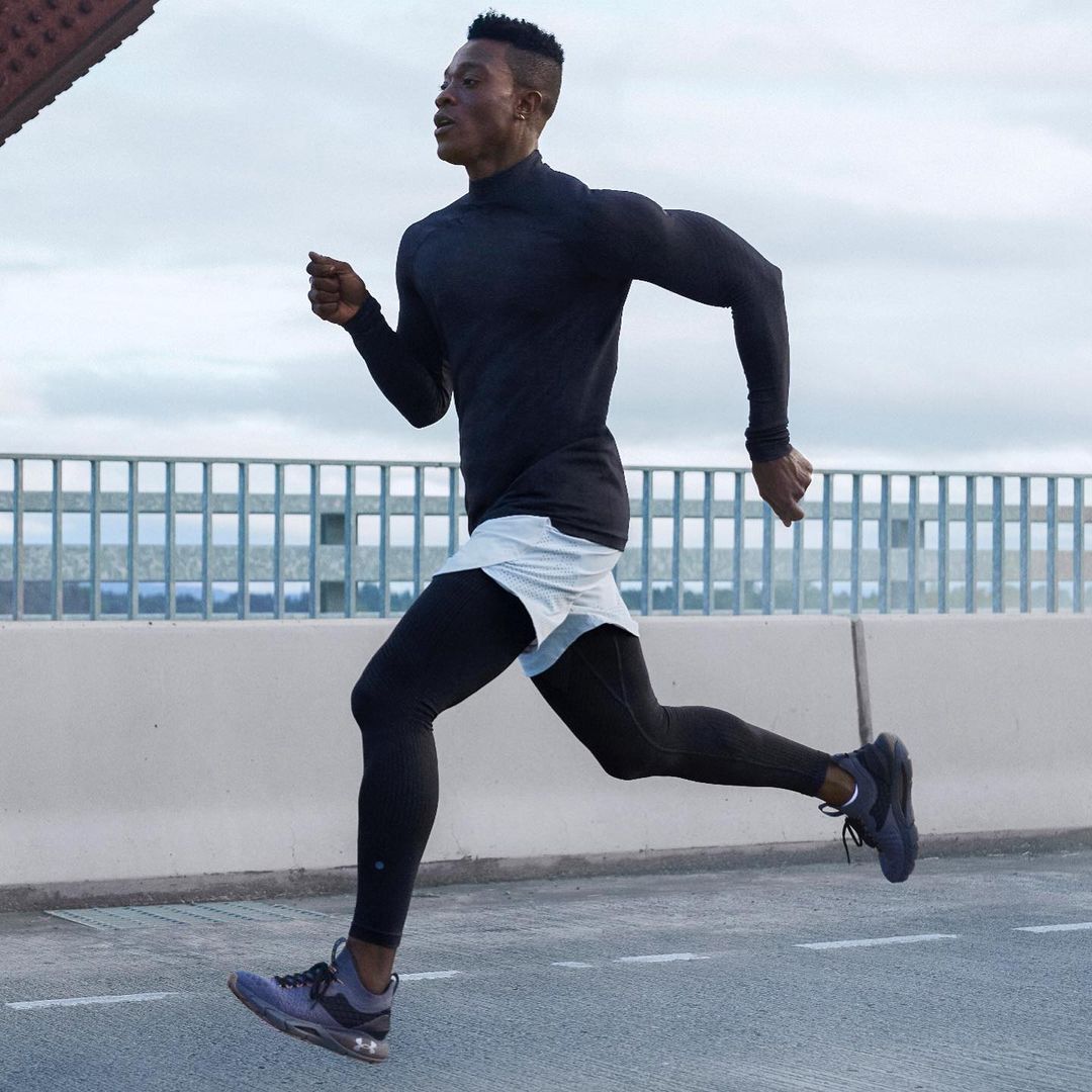 Under Armour y la ropa de comprension contra el frio en rebajas