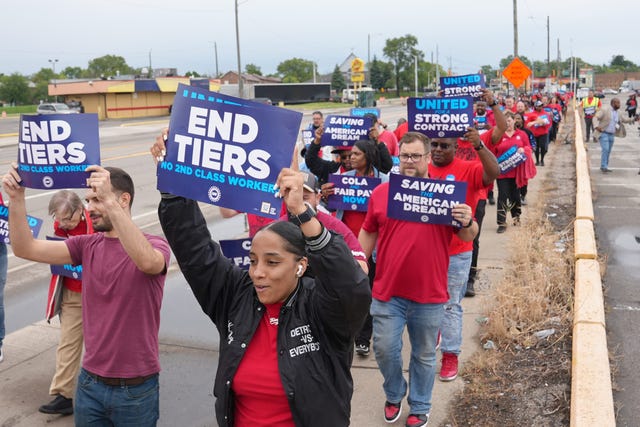 UAW Strikes Detroit 3, All at Once | Here's the Latest on Strike