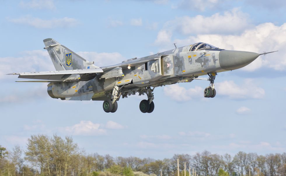 Самолет Су-24 ВВС Украины во время учений на авиабазе Луцк, Украина.
