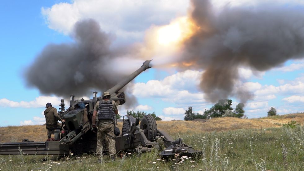 howitzer in donbas
