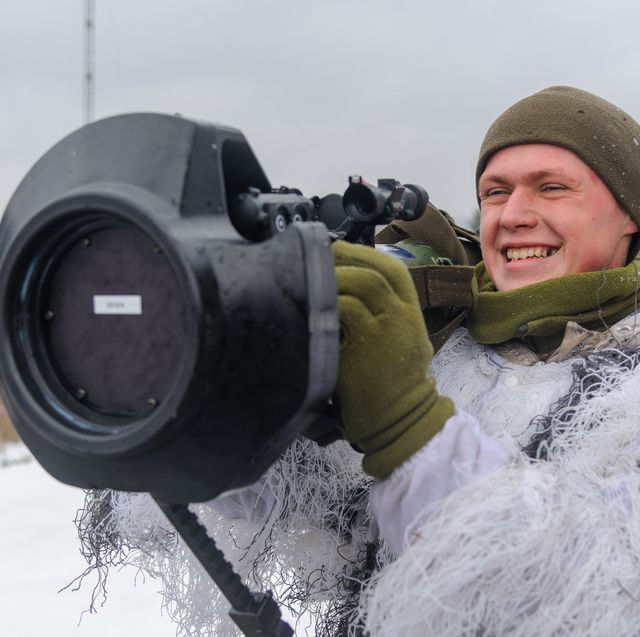 ukrainian soldier holding nlaw atgm during a military