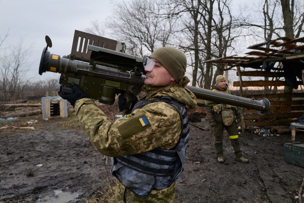 ukraine and russia trade fire in donetsk region