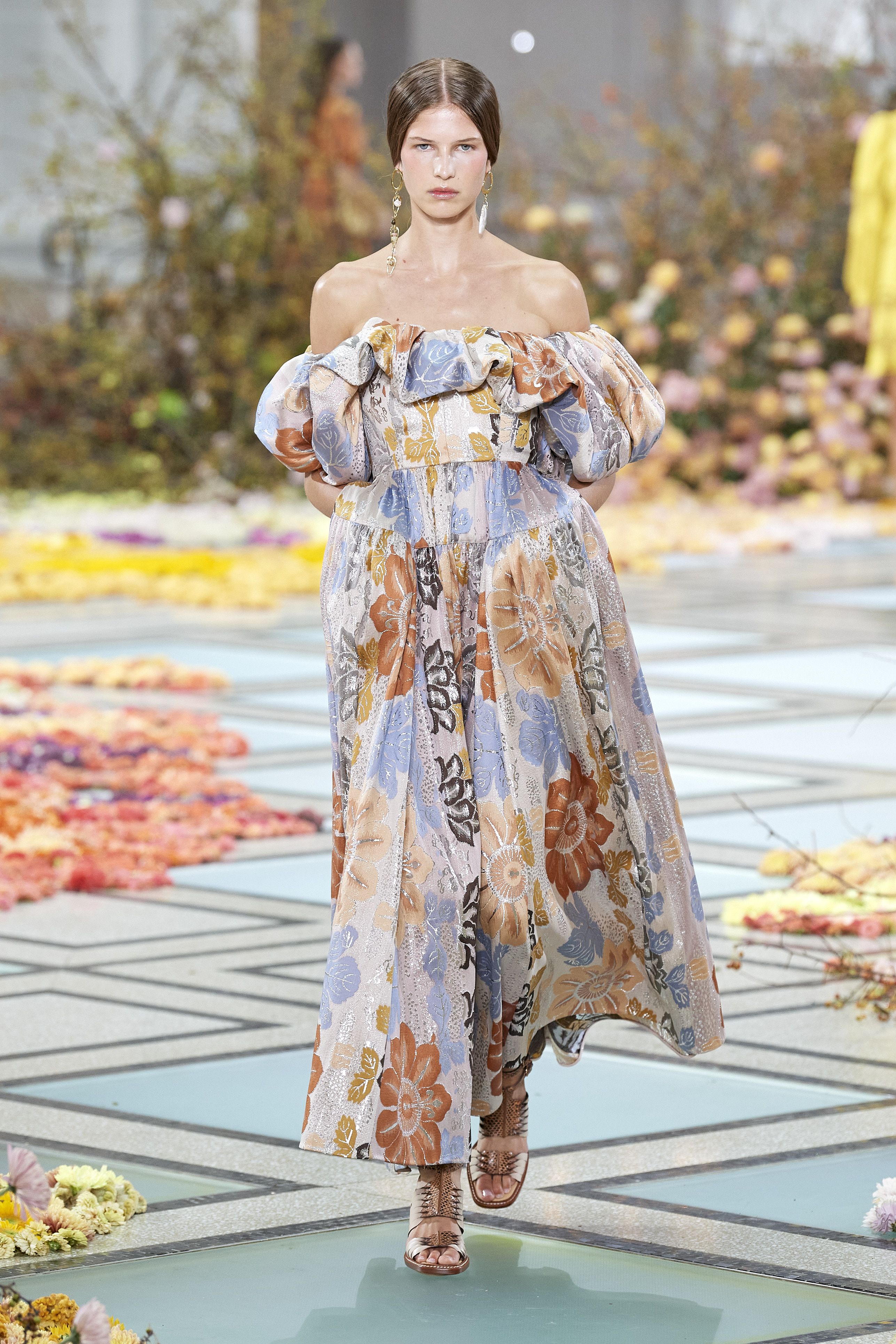 ウラ ジョンソン（ULLA JOHNSON）」2023春夏コレクション