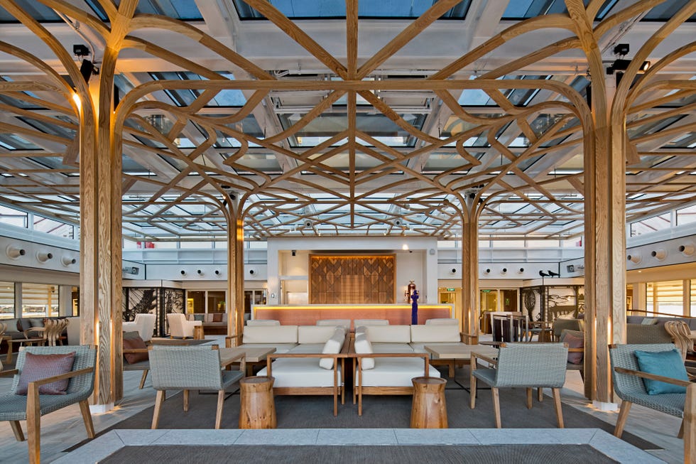 cruise dining