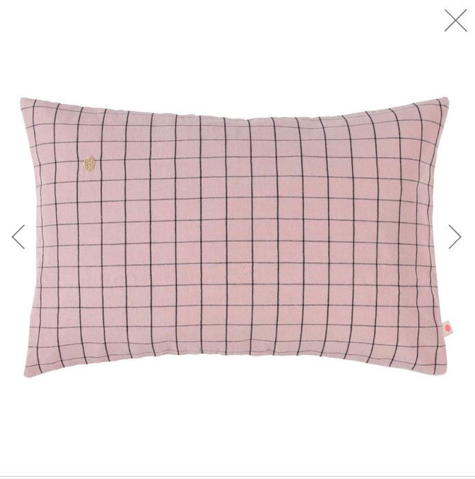 Pillow, Throw pillow, Cushion, Pink, Furniture, Rectangle, Linens, Beige, Pattern, Textile, 