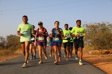 La novena edición de la Anantapur Ultramarathon recauda fondos para la Fundación Vicente Ferrer con una prueba de 170 kilómetros por relevos entre las aldeas 