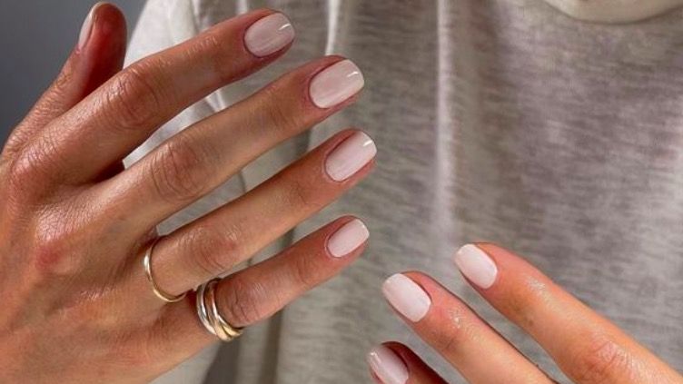 preview for 20 tendencias de manicura para uñas cortas vistas en Pinterest