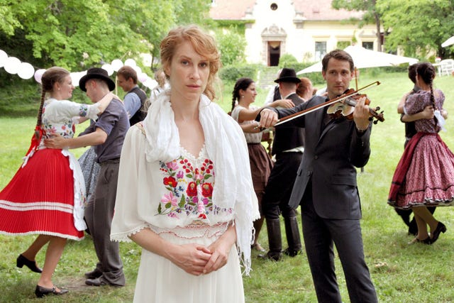 La película Un verano en Hungría está protagonizada por Chiara Schoras y David Rott.