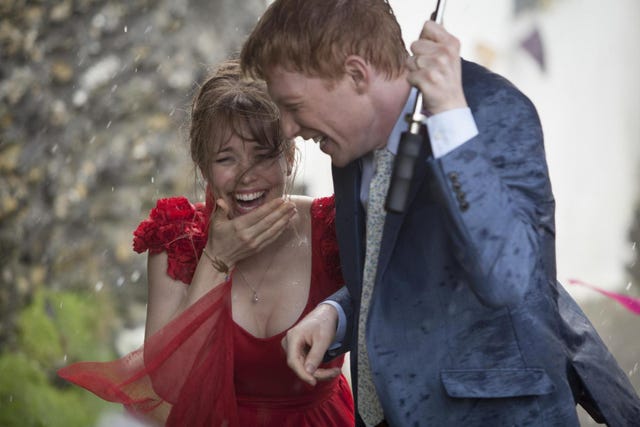 una cuestión de tiempo 2013, con domhnall gleeson y rachel mcadams