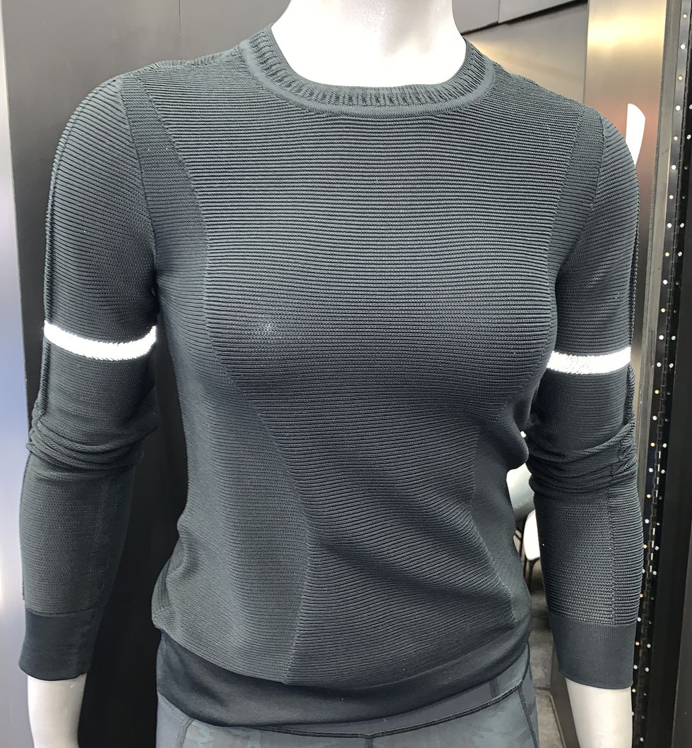 Clothing, Long-sleeved t-shirt, Sleeve, Mannequin, T-shirt, Shoulder, Outerwear, Neck, Arm, Sweater, 