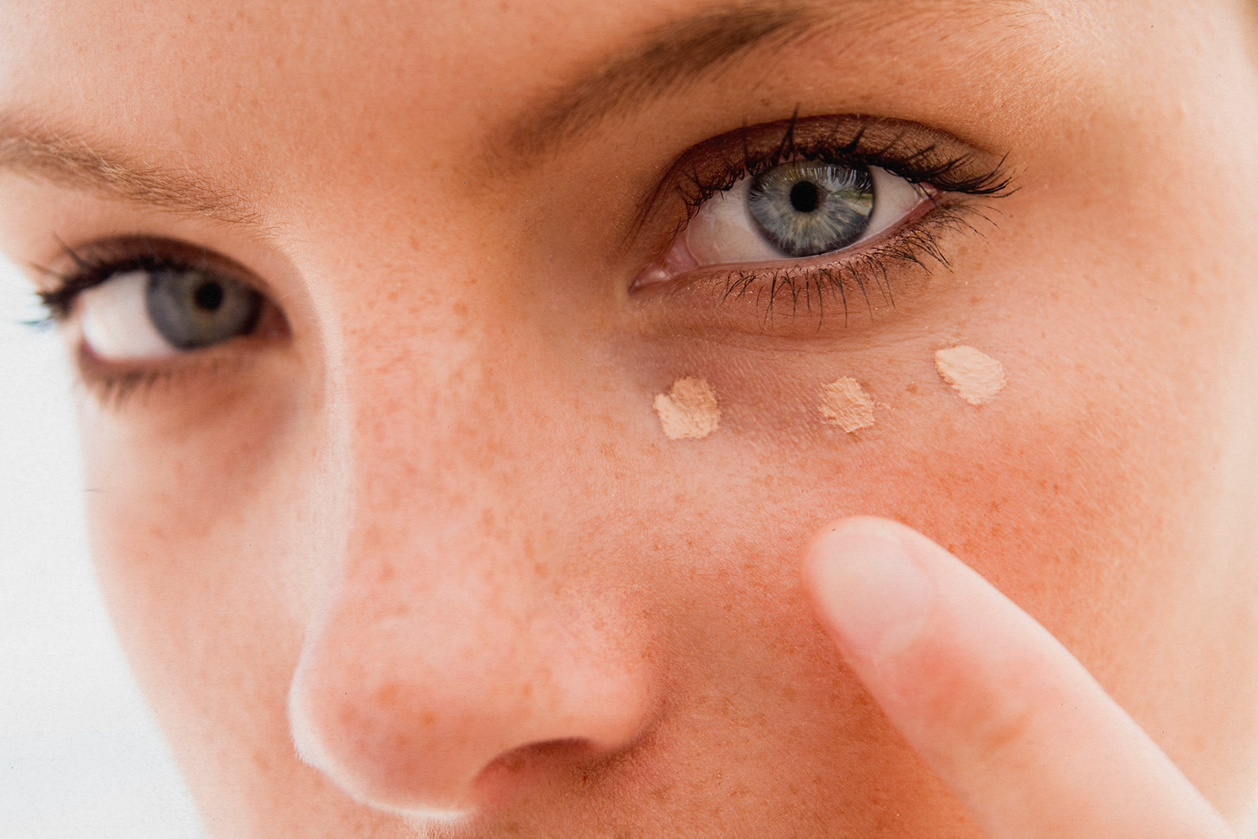 Using white concealer for brighter under-eyes?! We tried this