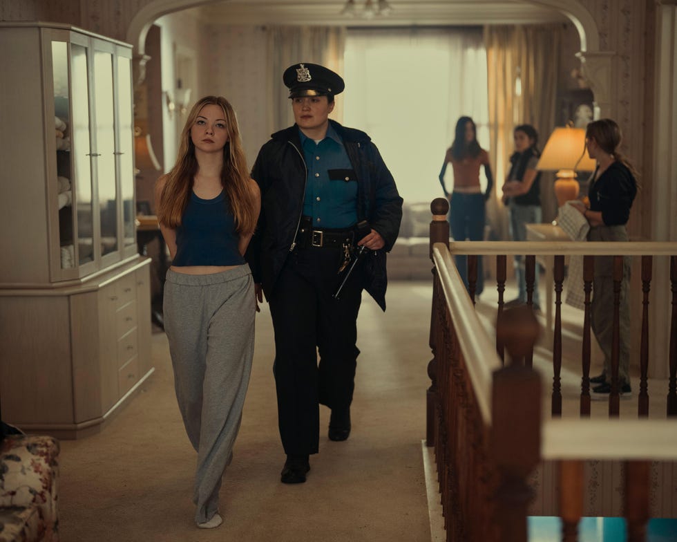 under the bridge “looking glass” episode 101 in 1997, on a quiet island in bc, fourteen year old reena virk attends a party and never returns home. her disappearance intrigues a novelist returning to her hometown, who finds herself drawn into the hidden world of the teen suspects… josephine (chloe guidry) and cam (lily gladstone), shown. (photo by: darko sikman/hulu)