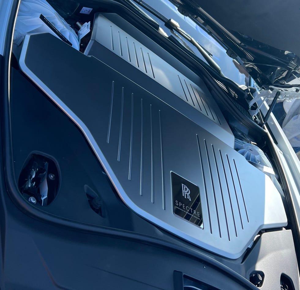 Underhood rollsroyce spectre