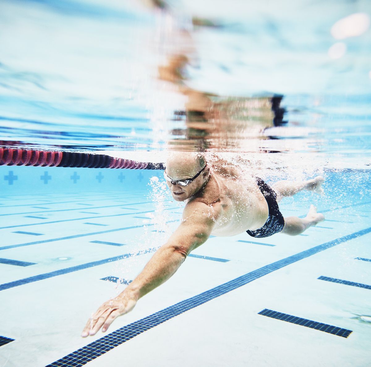 Los beneficios de utilizar las aletas de natación en la piscina