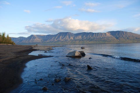 Putorana Plateau Het enorme 19000 vierkante kilometer grote Poetoranaplateau in CentraalSiberi bestaat uit Arctische en subArctische ecosystemen met weidse uitzichten bergen en ongerepte meren en rivieren