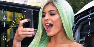unghie-colore-inverno-2020-french-manicure-kylie-jenner