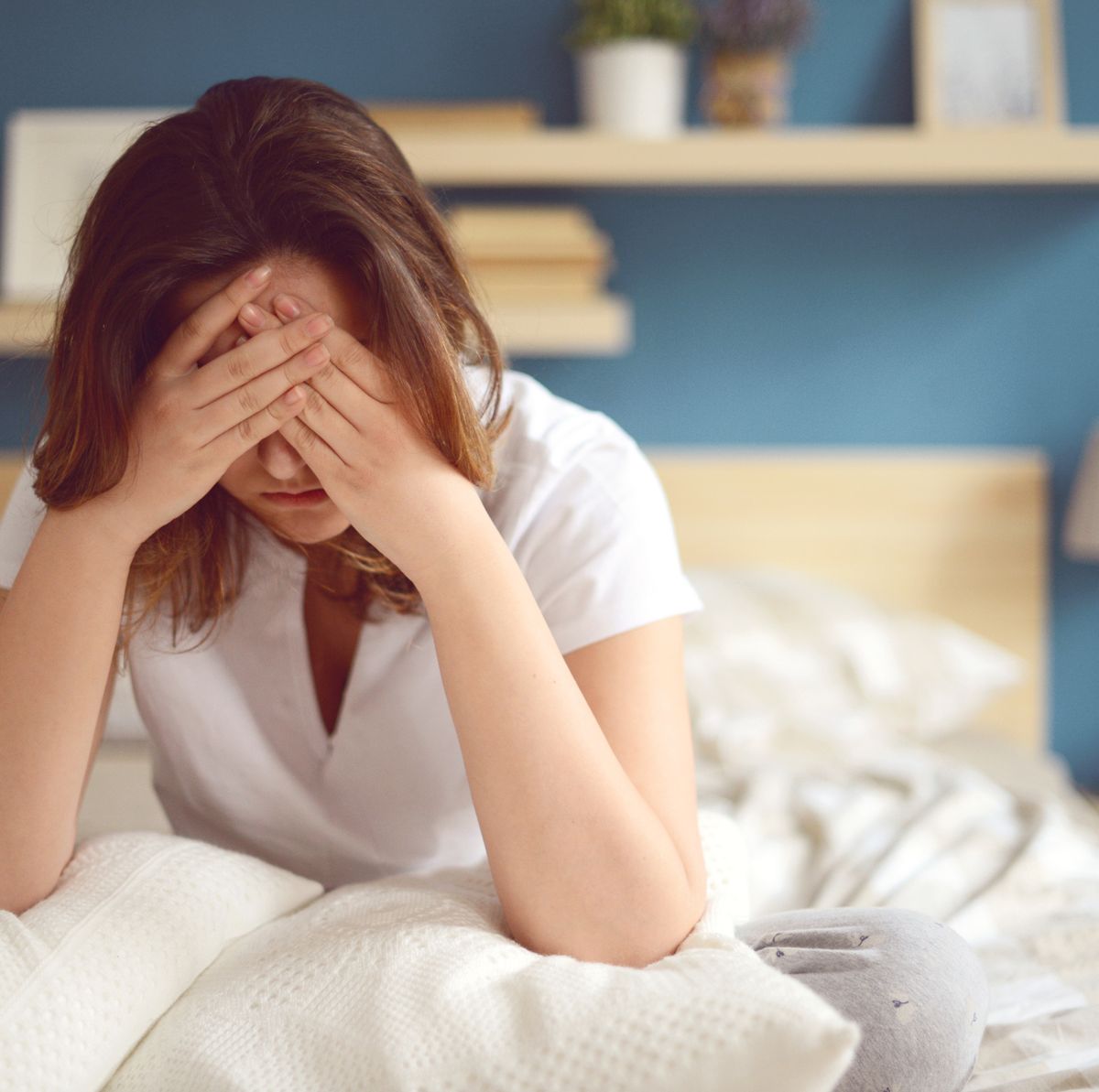 6 Physical Symptoms of Anxiety to Know, According to Experts