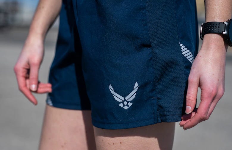 el nuevo uniforme deportivo de las fuerzas aéreas de estados unidos