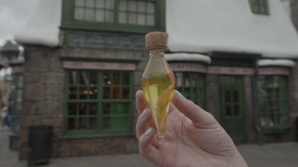 Hand, Glass bottle, Bottle, Finger, Nepenthes, Thumb, 
