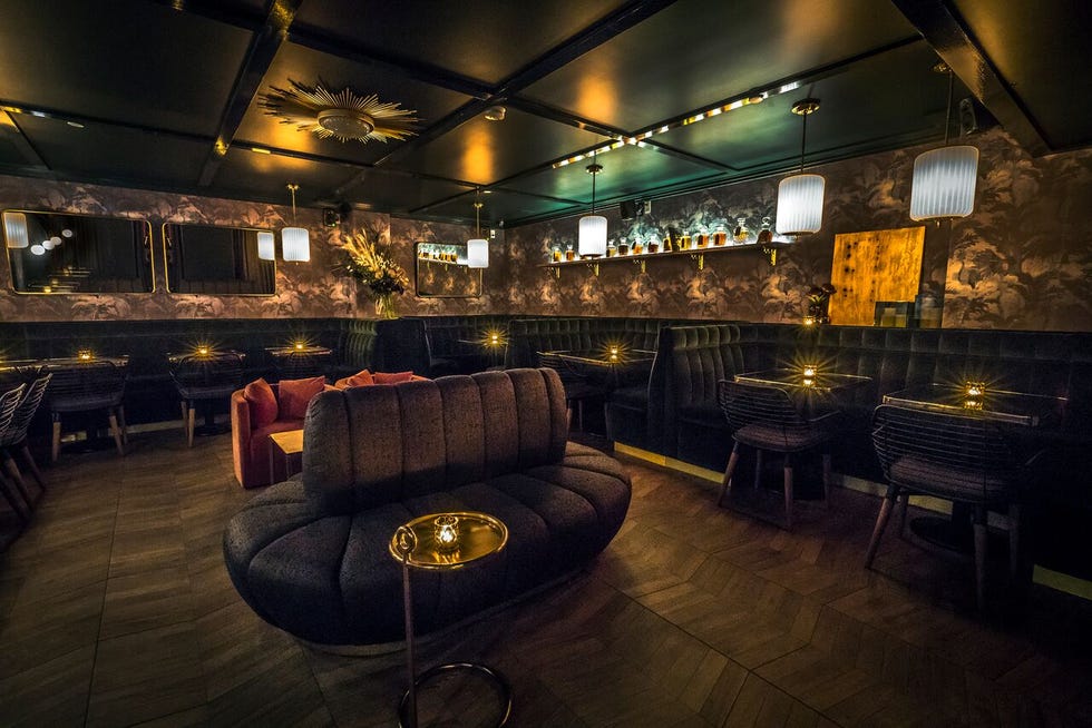 Building, Bar, Room, Interior design, Tavern, Architecture, Restaurant, Pub, Furniture, City, Building, Bar, Room, Interior design, Tavern, Architecture, Restaurant, Pub, Furniture, City,