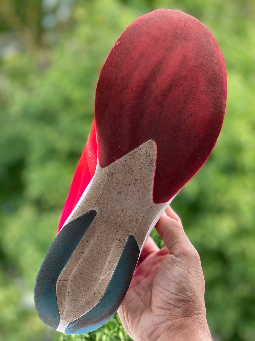 Finger, Red, Bicycle saddle, Carmine, Maroon, Coquelicot, Nail, Thumb, Kitchen utensil, Balance, 