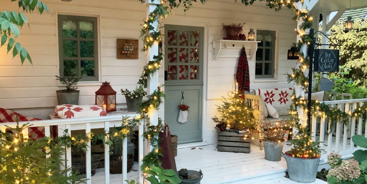 Video: How to decorate the front of your home for Christmas