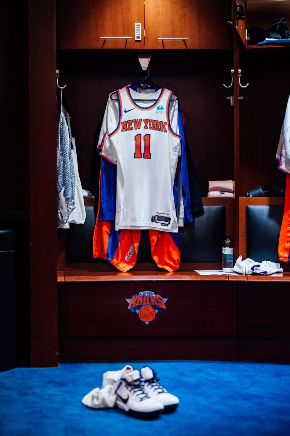 New York Knicks Sweatshirts in New York Knicks Team Shop 