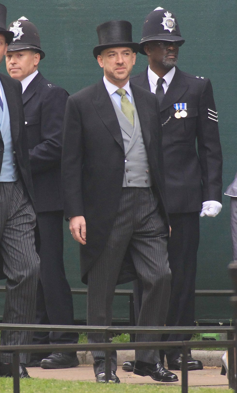 Uniform, Suit, Formal wear, Official, White-collar worker, Outerwear, Headgear, Military officer, Gesture, Naval officer, 