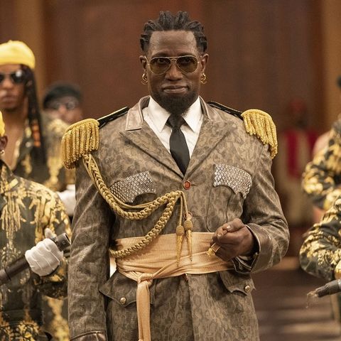 wesley snipes dressed in gold as warlord general izzi in coming 2 america