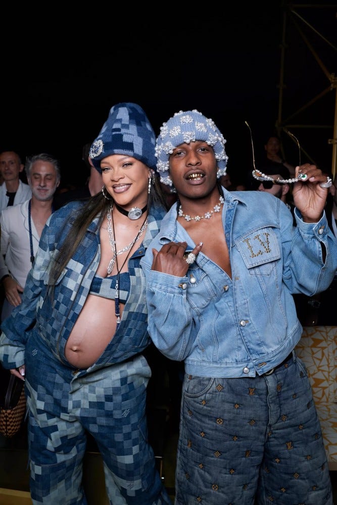 Pregnant star looks on the red carpet: Rihanna and others