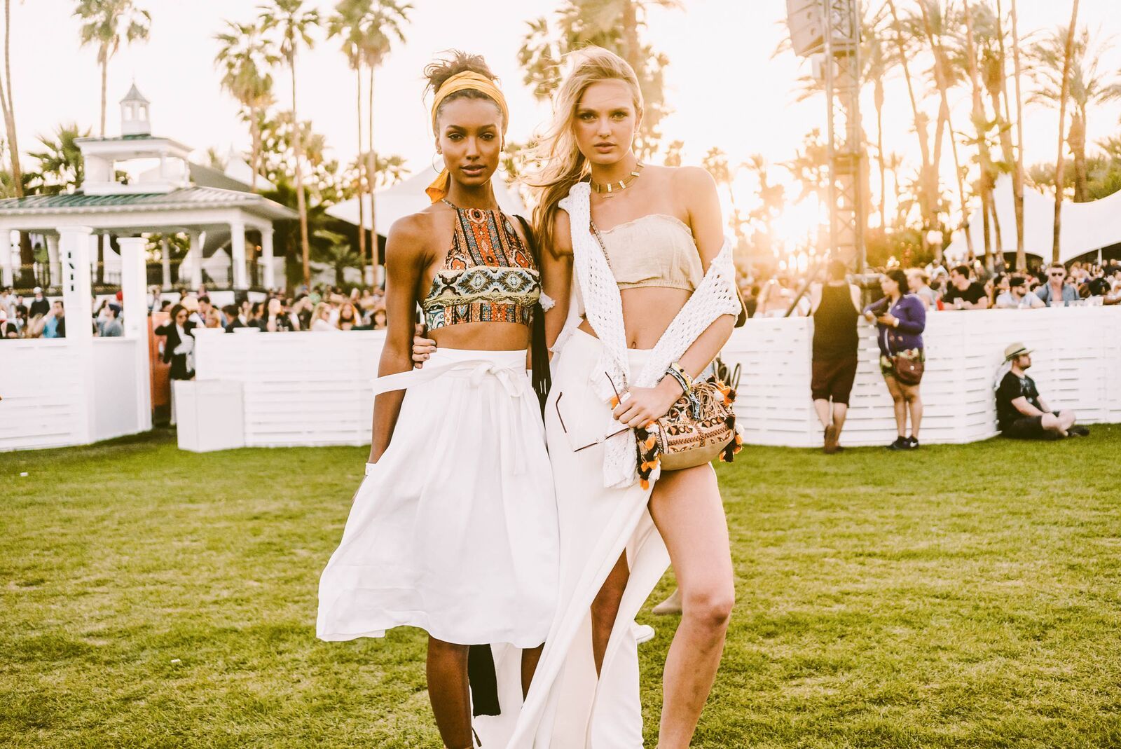 White skirt hotsell coachella outfit