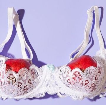 Ladies!!! 🙋‍♀️ @stylemuze has the perfect bra hack that goes seamlessly  with your white clothes! ❤️🤍 Explore our wide