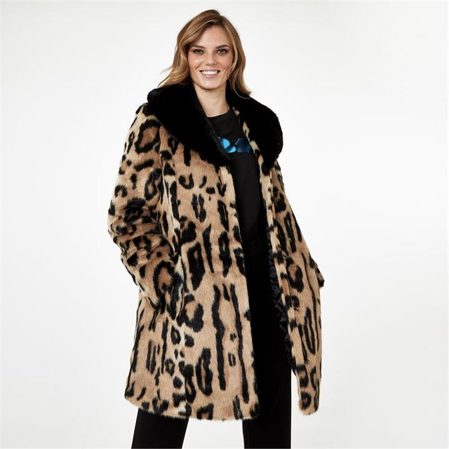 Tess Daly wears stunning BIBA leopard print coat