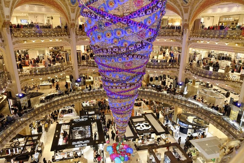 upside down christmas tree paris