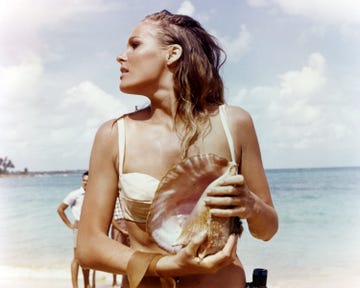 storia del bikini di ursula andress in 007 licenza di uccidere