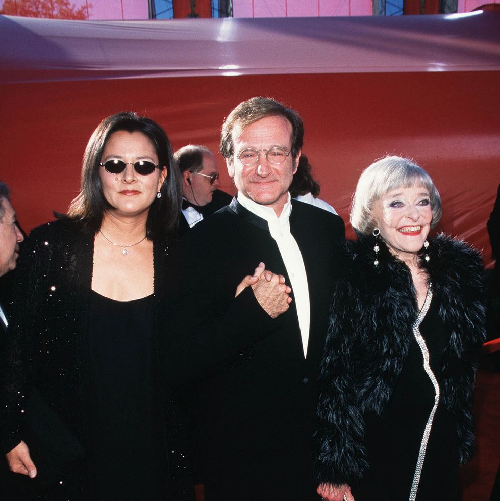 los angeles march 23 1998 660 101 celebrities arriving at the 70th annual academy awards