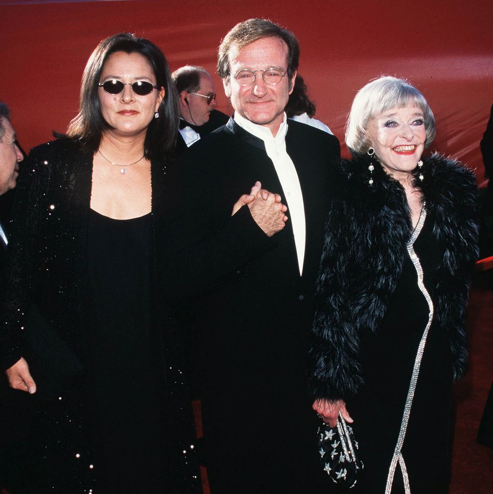 los angeles march 23 1998 660 101 celebrities arriving at the 70th annual academy awards