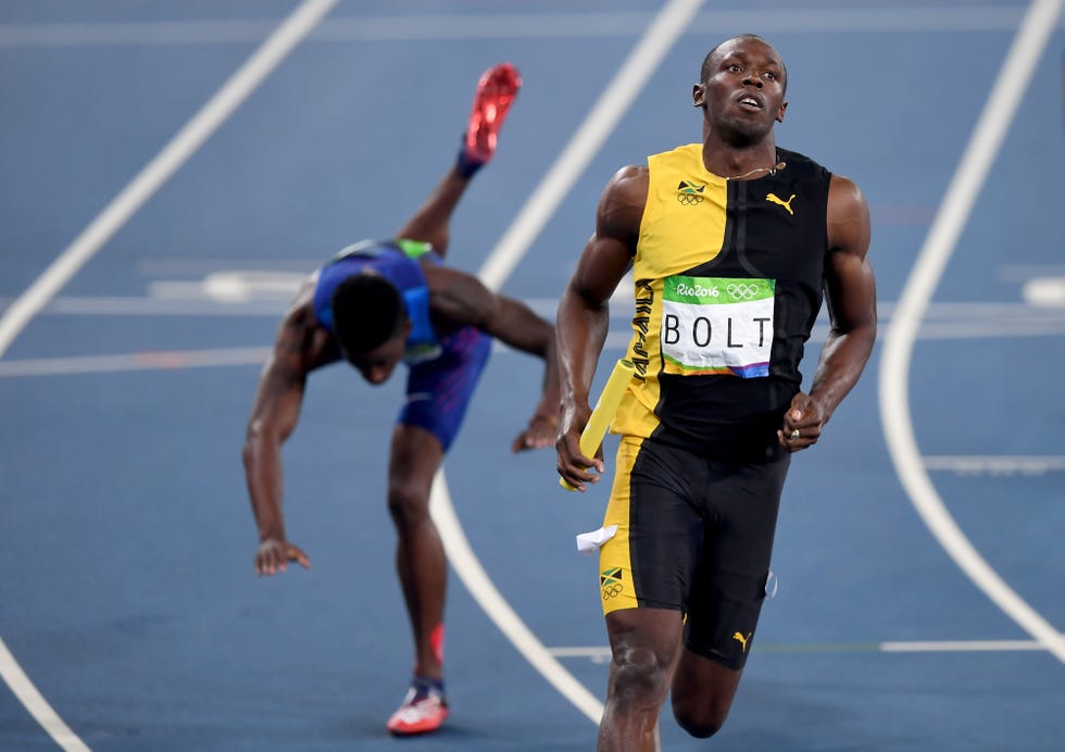 ﻿trayvon bromell cae al suelo tras usain bolt a la llegada de la final del relevo 4x100m de los juegos olímpicos de río 2016