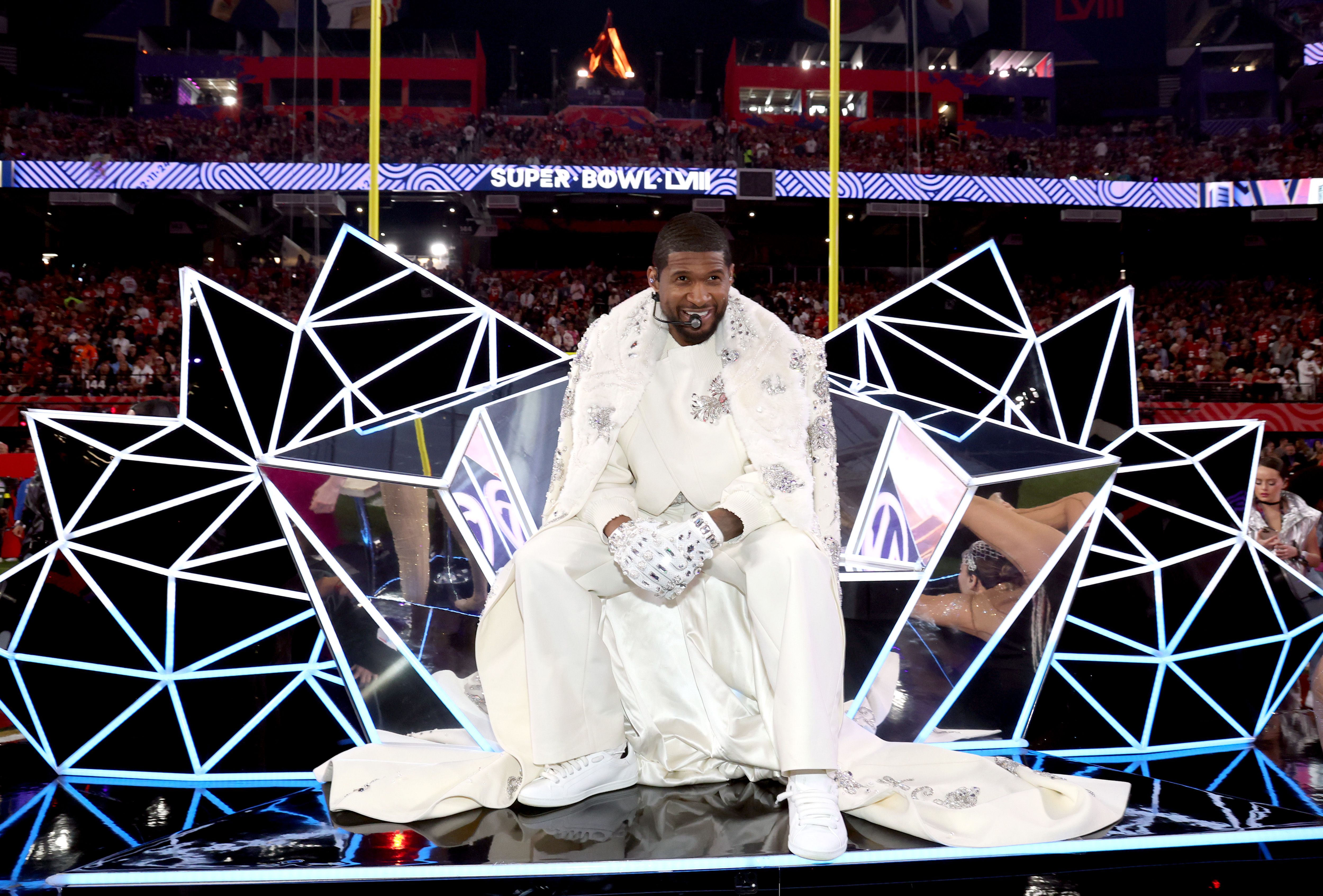 Best Celebrity Fashion From The 2024 Super Bowl   Usher 1 65c9f94e57c2c 