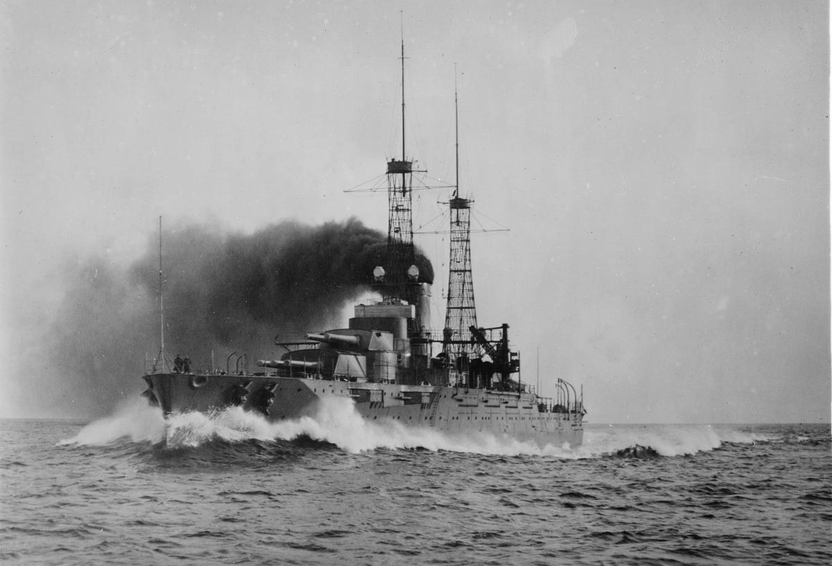 DeUSSNevada hier tijdens een proefvaart in 1916 werd in de Tweede Wereldoorlog zowel in het NoordAtlantische als het Pacifische oorlogsgebied ingezet