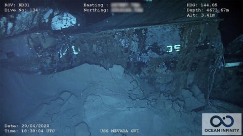 Op het achterschip van het wrak zijn de cijfers 36 en 140 te zien Het officile registratienummer van deUSS Nevadawas BB36 en het getal 140 was op het belangrijkste draagspant van het achterschip geschilderd om de schade na de atoombomtest te kunnen beoordelen